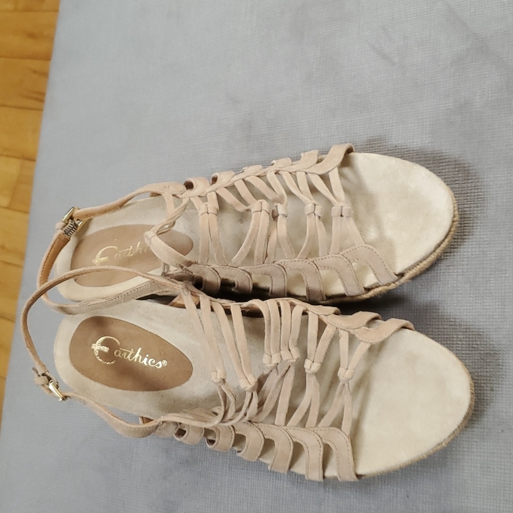 New earthies taupe khaki suede leather wedge sandal